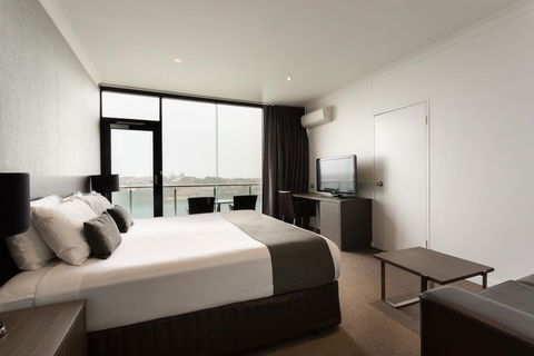 Lakes Hotel - Tourism Townsville 3