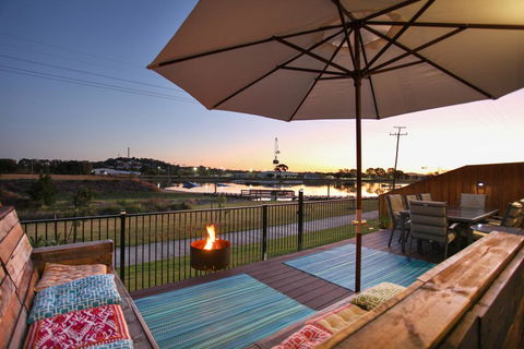 Lakeside Deck House - Tourism Townsville 0