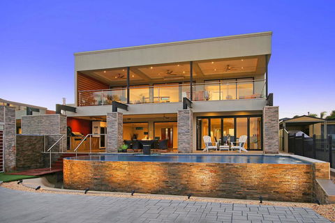 Lang Street Luxury Retreat - Mulwala - Tourism Townsville 1