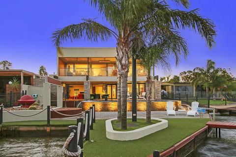 Lang Street Luxury Retreat - Mulwala - Tourism Townsville 0
