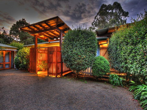 Laurels - Tourism Townsville 0