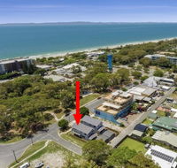 LAVISH BEACH HOUSE ON THE SURF SIDE - Tourism Townsville