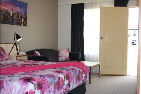 Leagues Motel - Tourism Townsville 0