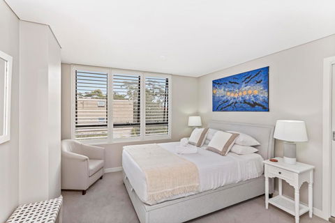 Light Filled Apartment With Sweeping Harbour Views - Tourism Townsville 1