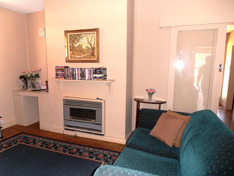 Lillymay Cottage - Tourism Townsville 0