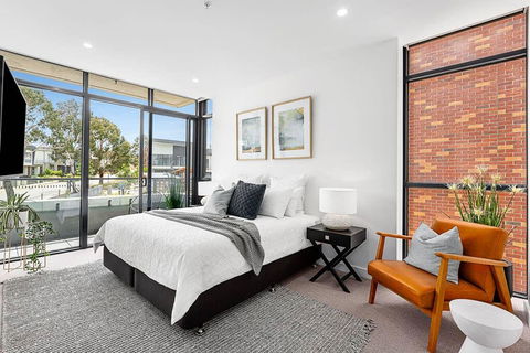 Luxe 101 @ Martha Cove Waterfront Luxury On The Marina, Walk To Beach - Tourism Townsville 3