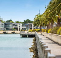 Luxe 101  Martha Cove waterfront luxury on the marina walk to beach - Tourism Townsville