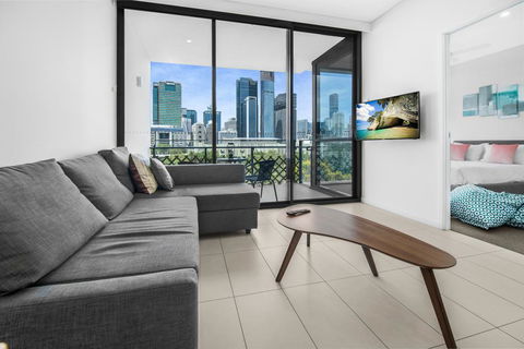 Luxe Apartment With Balcony And Pool Near Galleries - Tourism Townsville 0