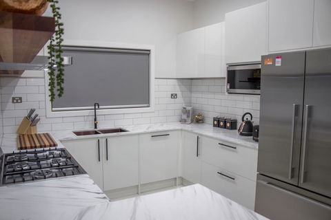 Luxe On Lane - Tourism Townsville 1