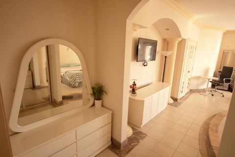 Luxuary Self-contained Living With Spa. - Tourism Townsville 2