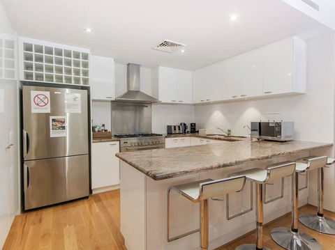 Luxurious Mandurah Marina Apartment - Tourism Townsville 2
