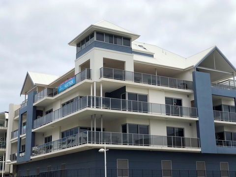 Luxurious Mandurah Marina Apartment - Tourism Townsville 1