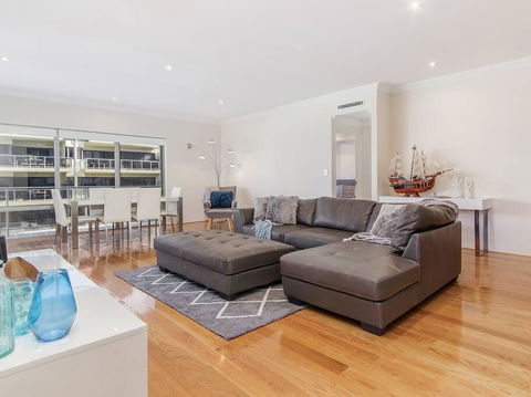 Luxurious Mandurah Marina Apartment - Tourism Townsville 3