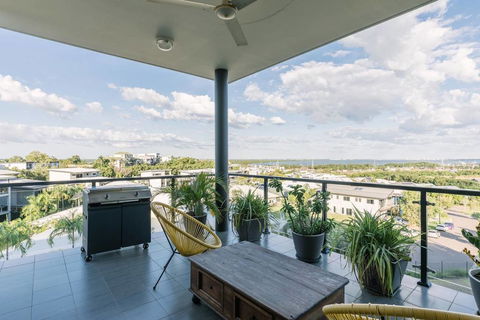 Luxury & Location - Sea Views With Modern Class ! - Tourism Townsville 1