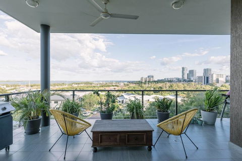 Luxury & Location - Sea Views With Modern Class ! - Tourism Townsville 0