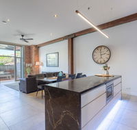 Luxury 3 brm 2 bath Woolstore apt with Courtyard - Tourism Townsville