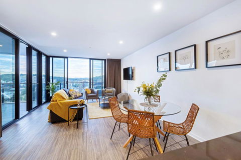Luxury Beachfront Sky Home Exceptional Ocean Views - Tourism Townsville 3