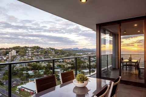 Luxury Beachfront Sky Home Exceptional Ocean Views - Tourism Townsville 1