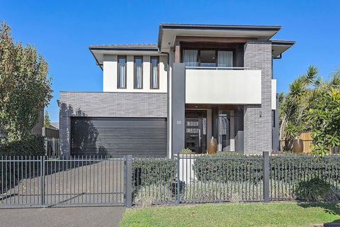Luxury Brand New Home - Tourism Townsville 0