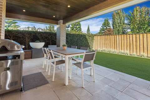 Luxury Brand New Home - Tourism Townsville 3