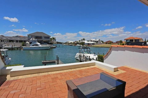 Luxury Canal Vista - Tourism Townsville 3