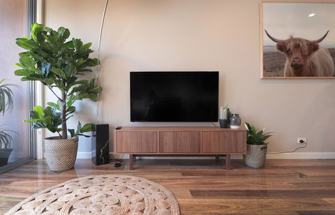 LUXURY Davcorp Executive Rentals - Free Wifi Wine Netflix And Parking In Brompton - Tourism Townsville 2