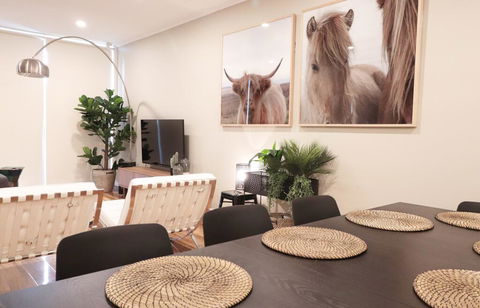 LUXURY Davcorp Executive Rentals - Free Wifi Wine Netflix And Parking In Brompton - Tourism Townsville 3