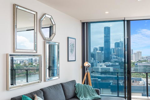 Luxury River City Views With Pool, Gym, Cafe, WiFi, Hospital - Tourism Townsville 3