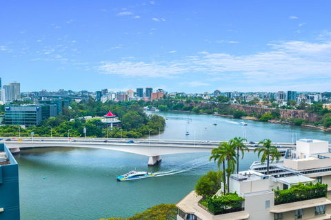 Luxury River City Views With Pool, Gym, Cafe, WiFi, Hospital - Tourism Townsville 0