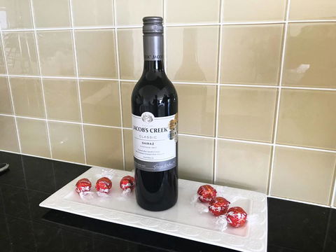 Luxury Waterfront Maroochydore Free Wine Netflix Parking - Tourism Townsville 3