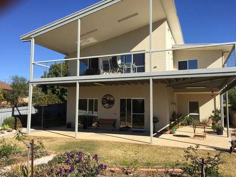 Lyreen's Apartment - Tourism Townsville 0