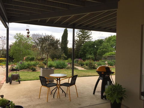 Lyreen's Apartment - Tourism Townsville 3