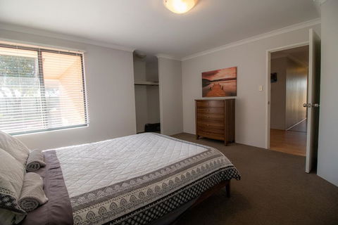 Madora Bay Beach House - Tourism Townsville 3