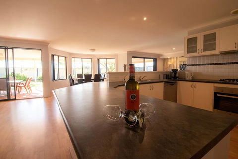 Madora Bay Beach House - Tourism Townsville 0