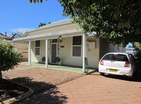 Maeville Cottage - Tourism Townsville 1