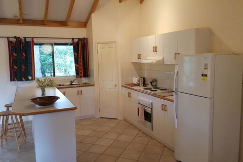 Magic Bush Hideaway 2 Azalea Court - Tourism Townsville 1