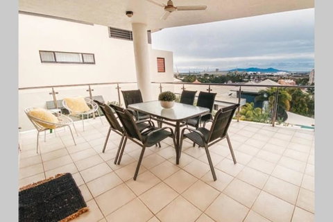 Magnificent Location With Amazing Views - Tourism Townsville 0