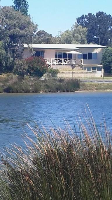 Mandurah Overlooking The Marina - Tourism Townsville 3