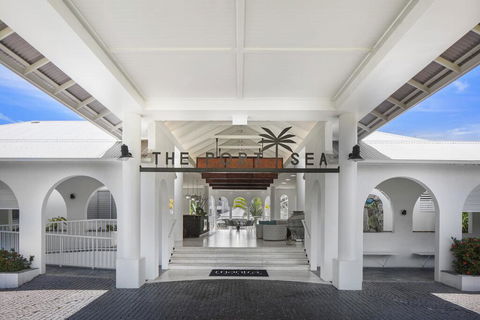 Mantra PortSea - Tourism Townsville 3