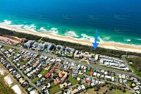 Marcoola Beachfront 3BR -Pool-100m To The Beach. - Tourism Townsville 0
