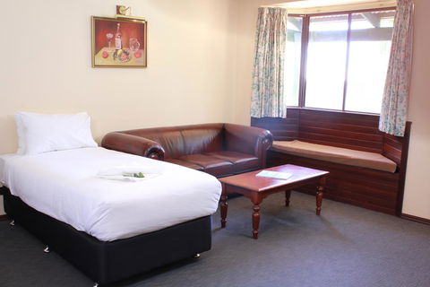Margaret River Motel (Formerly Grange On Farrelly) - Tourism Townsville 3