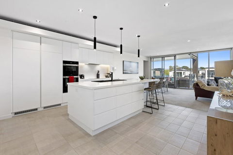 MARINA VIEW - Tourism Townsville 0