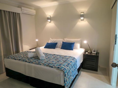 Marlin Waters Beachfront Apartments - Tourism Townsville 1