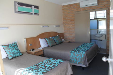 Marriott Park Motel - Tourism Townsville 3