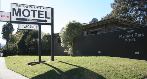Marriott Park Motel - Tourism Townsville 0