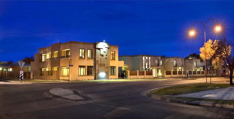 May Park Executive Apartments - Tourism Townsville 0