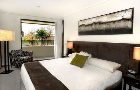 May Park Executive Apartments - Tourism Townsville 3