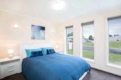 Megan House - Tourism Townsville 0