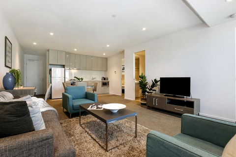 Melbourne CBD 2Bdrm2Bth Apt,Free Park,Gym&Pool, Close To Southern Cross Station - Tourism Townsville 1