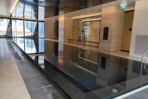 Melbourne CBD Apartment With Luxury Private Facilities - Tourism Townsville 2